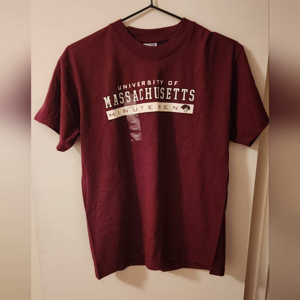 UMASS Minutemen Maroon Shirt Unisex L